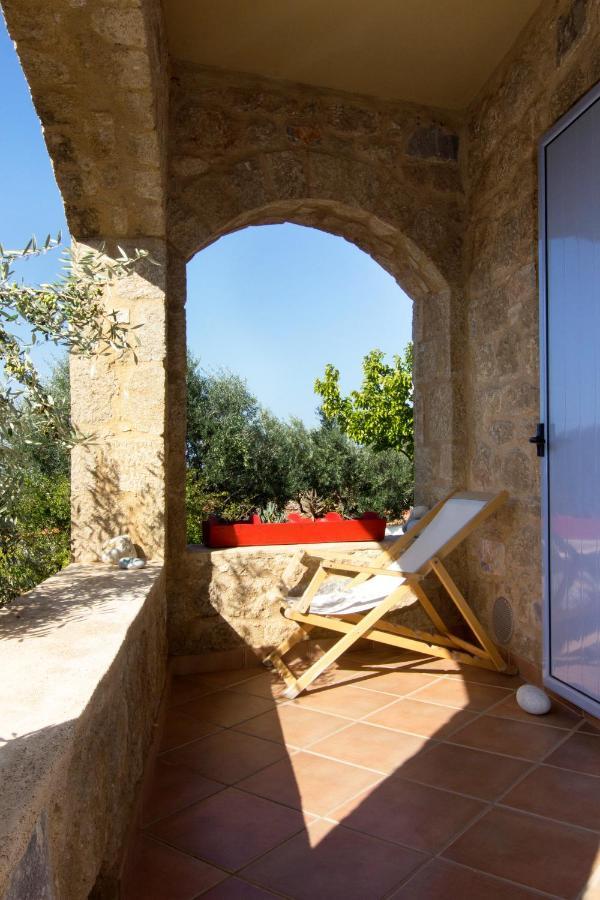 Orfea'S Place Riglia Exterior photo
